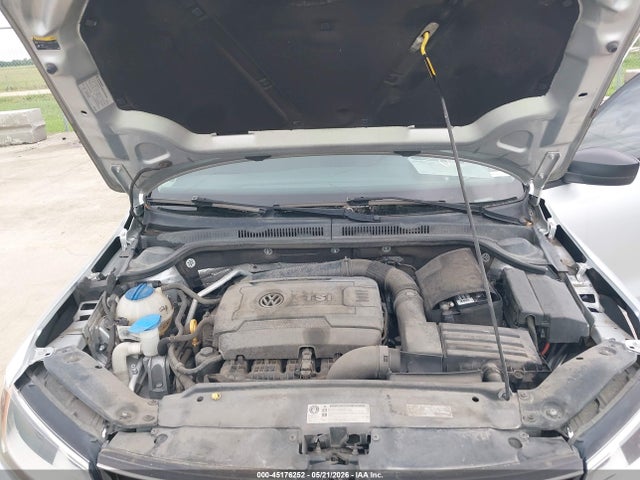 3VWD17AJ2FM258621 Volkswagen Jetta 1.8t Se