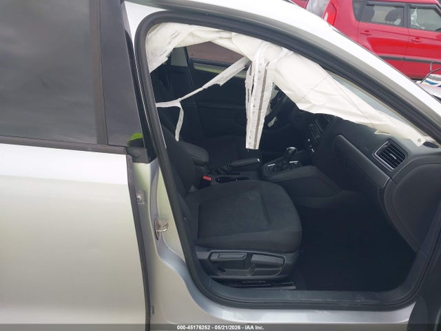 3VWD17AJ2FM258621 Volkswagen Jetta 1.8t Se