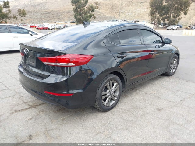 2017 Hyundai Elantra Value Edition მანქანა იყიდება აუქციონზე, vin: 5NPD84LF4HH184715, აუქციონის ნომერი: 45176403