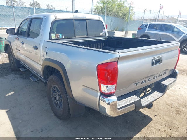 45176441 :رقم المزاد ، 3TMAZ5CNXHM030050 vin ، 2017 Toyota Tacoma Sr5 V6 مزاد بيع