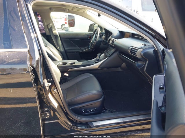 Lexus IS 200T 2016 JTHBA1D25G5024734 Image 5