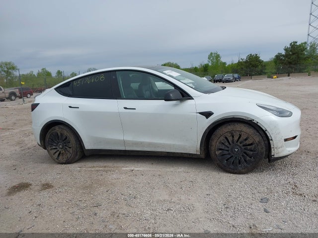 Tesla Model Y Standard Range Rear-wheel Drive 2021 5YJYGDED5MF103665 Image 13