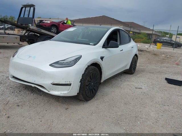 Tesla Model Y Standard Range Rear-wheel Drive 2021 5YJYGDED5MF103665 Image 2