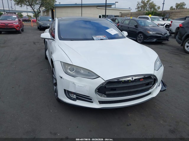 45176619 :رقم المزاد ، 5YJSA1DP9DFP13053 vin ، 2013 Tesla Model S Performance مزاد بيع