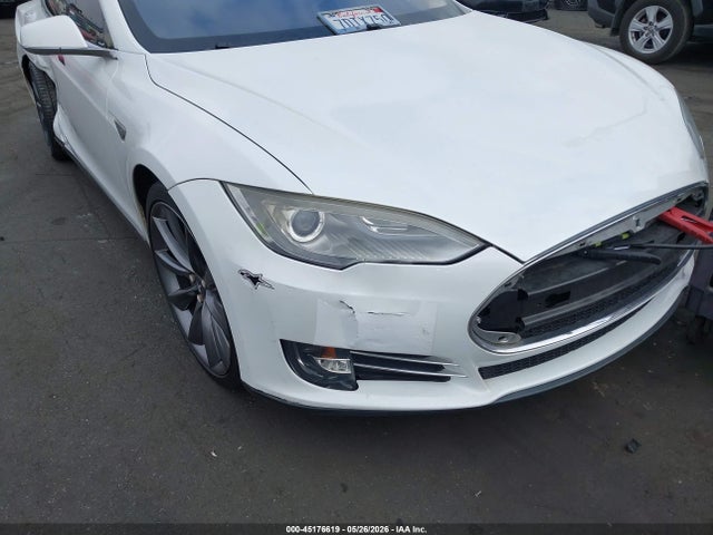 45176619 :رقم المزاد ، 5YJSA1DP9DFP13053 vin ، 2013 Tesla Model S Performance مزاد بيع