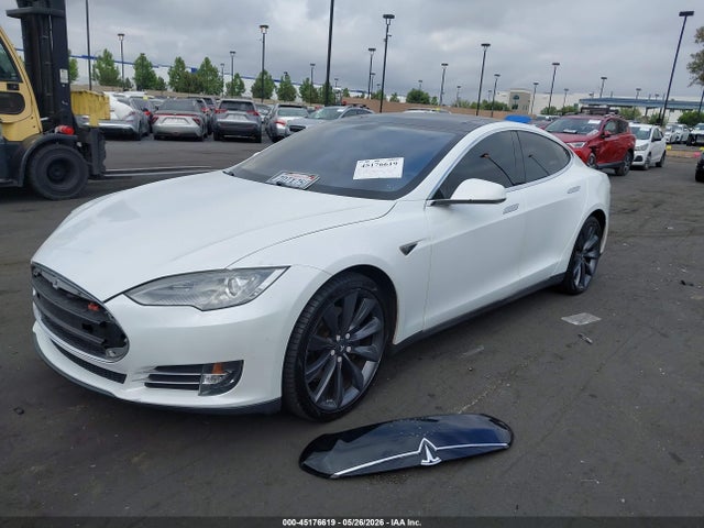45176619 :رقم المزاد ، 5YJSA1DP9DFP13053 vin ، 2013 Tesla Model S Performance مزاد بيع