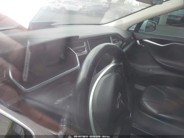 45176619 :رقم المزاد ، 5YJSA1DP9DFP13053 vin ، 2013 Tesla Model S Performance مزاد بيع