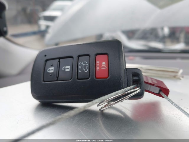 Продаж на аукціоні авто 2018 Toyota Corolla Se, vin: 5YFBURHE5JP771482, номер лоту: 45176848