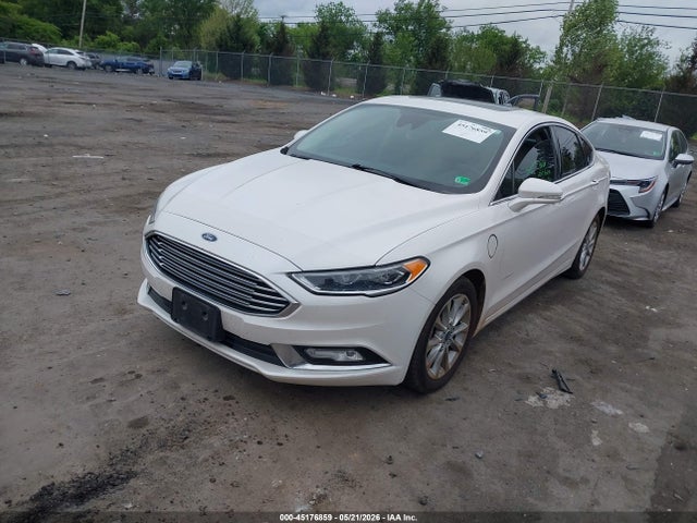 45176859 :رقم المزاد ، 3FA6P0SU7HR253968 vin ، 2017 Ford Fusion Energi Titanium مزاد بيع