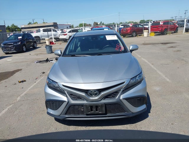 45176896 :رقم المزاد ، 4T1G11AK9NU669879 vin ، 2022 Toyota Camry Se مزاد بيع