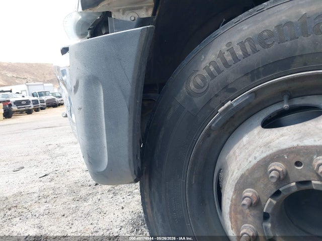 Ford F-550 Chassis Xl 2016 1FDUF5GT1GEA51853 Image 24