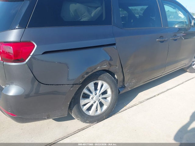 KNDMB5C15H6242627 KIA SEDONA LX