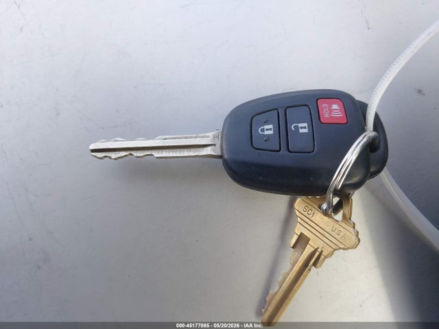 45177085 :رقم المزاد ، JTDKDTB32F1110606 vin ، 2015 Toyota Prius C Two مزاد بيع