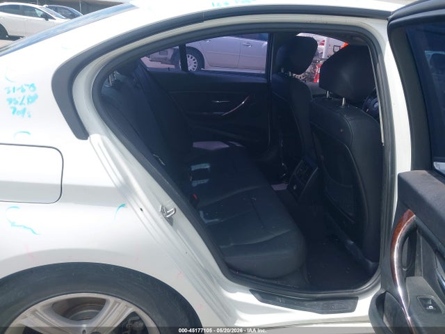 45177105 :رقم المزاد ، WBA3C1C58EK110742 vin ، 2014 Bmw 328i مزاد بيع