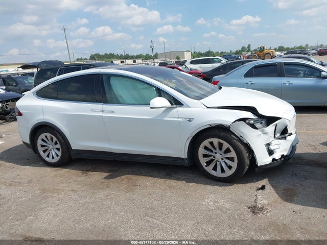 Tesla Model X 60d/70d/75d/90d 2016 5YJXCAE27GF003060 Image 12