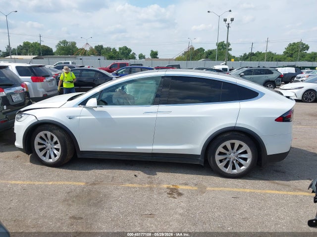 Tesla Model X 60d/70d/75d/90d 2016 5YJXCAE27GF003060 Image 13