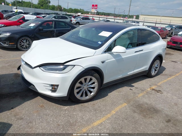 Tesla Model X 60d/70d/75d/90d 2016 5YJXCAE27GF003060 Image 2