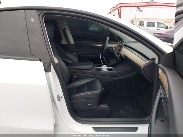 Продажа на аукционе авто 2023 Tesla Model Y Performance Dual Motor All-wheel Drive, vin: 7SAYGDEF4PF611358, номер лота: 45177352