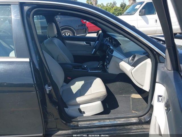 Продажа на аукционе авто 2013 Mercedes-benz C 250 Sport, vin: WDDGF4HBXDR295738, номер лота: 45177465