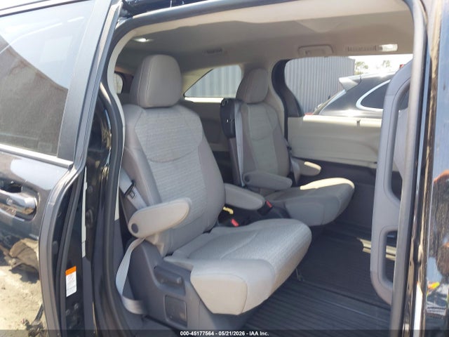 Toyota SIENNA LE 2021 5TDKRKEC2MS029452 Image 8