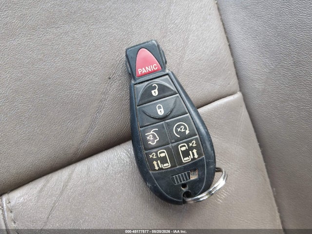 2014 Chrysler Town & Country Limited მანქანა იყიდება აუქციონზე, vin: 2C4RC1GG8ER468577, აუქციონის ნომერი: 45177577