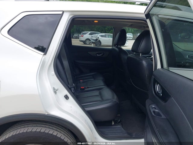 2015 Nissan Rogue Sl მანქანა იყიდება აუქციონზე, vin: 5N1AT2MV2FC773830, აუქციონის ნომერი: 45177687
