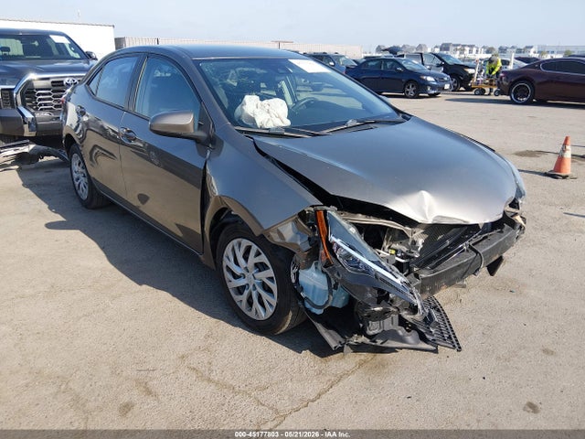 Toyota COROLLA LE 2018 2T1BURHE6JC021878 Image 1