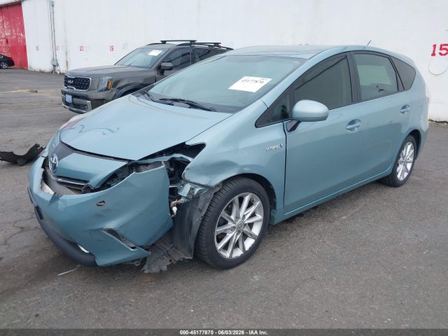 Toyota Prius V Five 2014 JTDZN3EU0EJ009160 Image 2