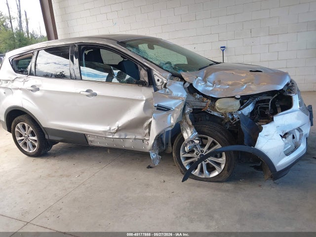 45177888 :رقم المزاد ، 1FMCU0G92HUC97231 vin ، 2017 Ford Escape Se مزاد بيع
