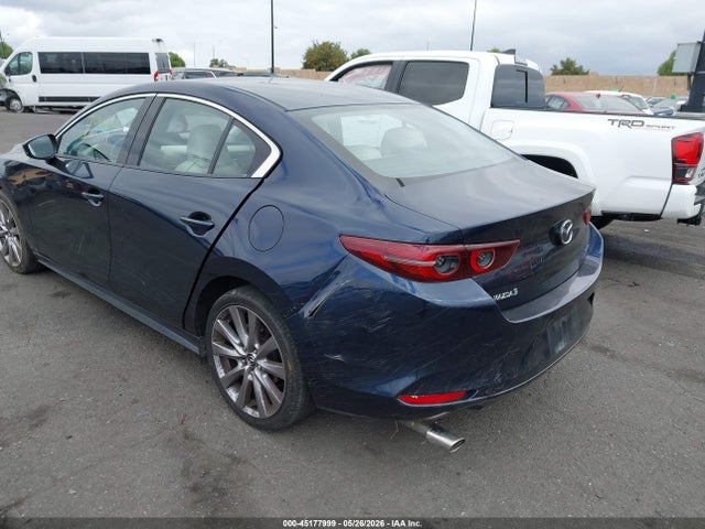 Продажа на аукционе авто 2019 Mazda Mazda3 Premium Package, vin: JM1BPACM5K1101556, номер лота: 45177999