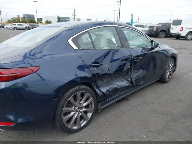 Продажа на аукционе авто 2019 Mazda Mazda3 Premium Package, vin: JM1BPACM5K1101556, номер лота: 45177999