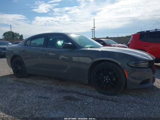 2C3CDXBGXJH151031 Dodge Charger Sxt Rwd
