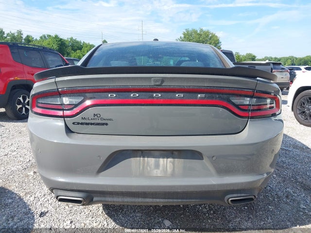2C3CDXBGXJH151031 Dodge Charger Sxt Rwd
