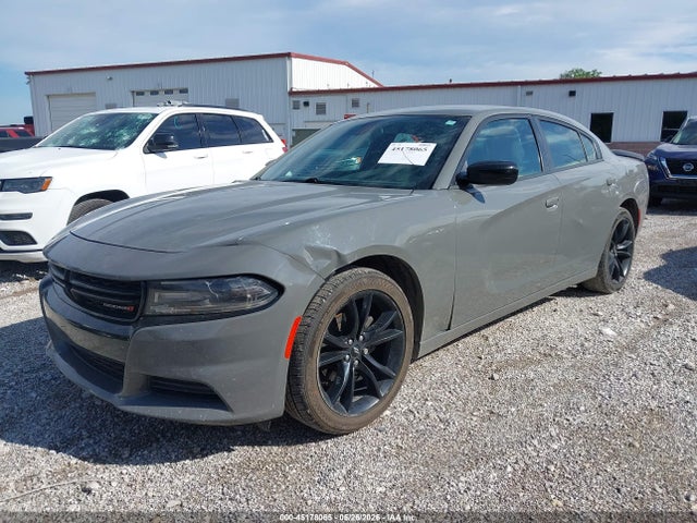2C3CDXBGXJH151031 Dodge Charger Sxt Rwd