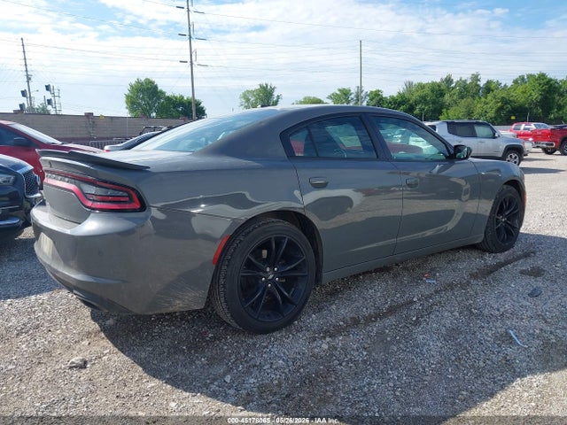 2C3CDXBGXJH151031 Dodge Charger Sxt Rwd