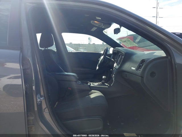 2C3CDXBGXJH151031 Dodge Charger Sxt Rwd