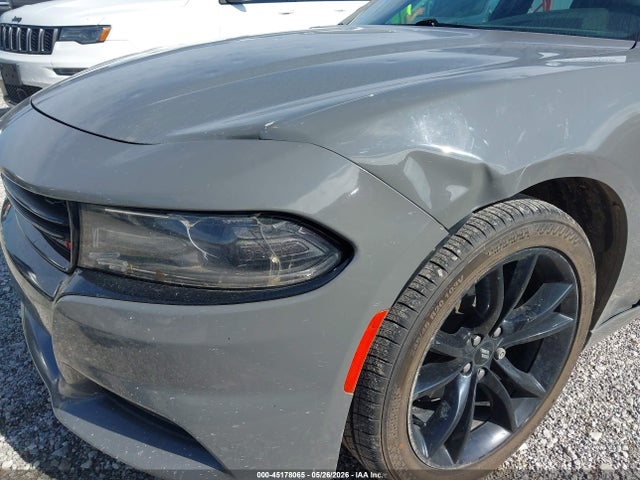 2C3CDXBGXJH151031 Dodge Charger Sxt Rwd