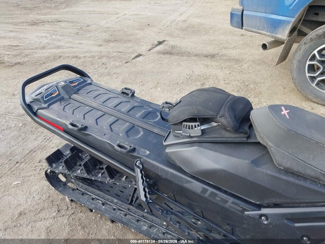 Ski-Doo Summit X 670 2022 2BPSTANB7NV000078 Image 8