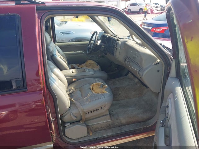1998 Chevrolet Suburban 1500 მანქანა იყიდება აუქციონზე, vin: 1GNEC16R4WJ353358, აუქციონის ნომერი: 45178266