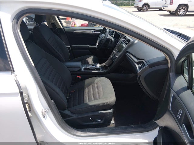 3FA6P0LU1KR105546 Ford Fusion Hybrid Se