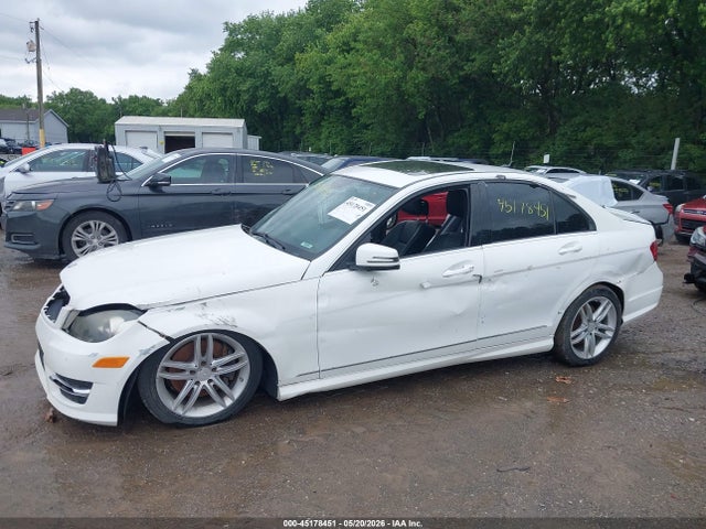 2013 Mercedes-benz C 300 Sport 4matic მანქანა იყიდება აუქციონზე, vin: WDDGF8AB3DR266244, აუქციონის ნომერი: 45178451