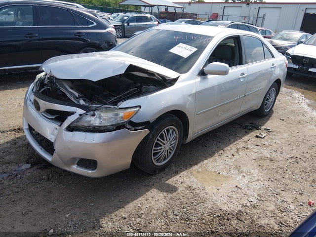 45178470 :رقم المزاد ، 4T4BF3EK7AR011429 vin ، 2010 Toyota Camry Le مزاد بيع