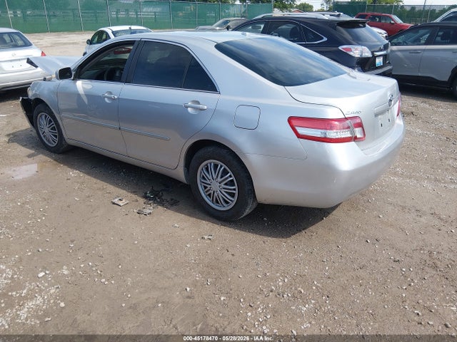 45178470 :رقم المزاد ، 4T4BF3EK7AR011429 vin ، 2010 Toyota Camry Le مزاد بيع
