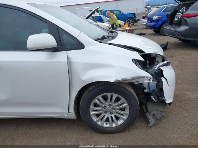 Toyota Sienna Xle 8 Passenger 2015 5TDYK3DC3FS576674 Image 17