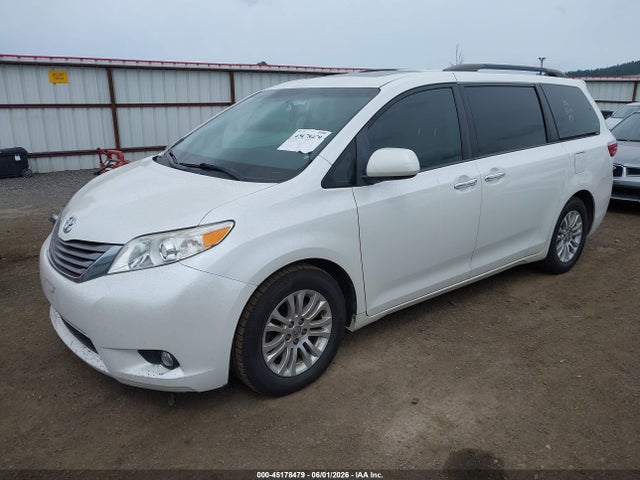 Toyota Sienna Xle 8 Passenger 2015 5TDYK3DC3FS576674 Image 2