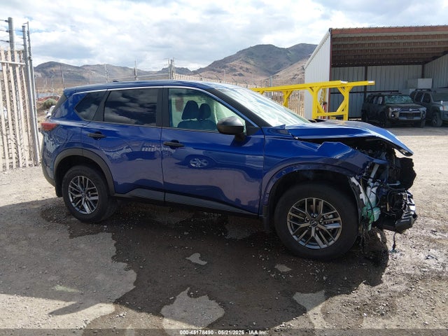 5N1BT3AA8PC753899 Nissan Rogue S Fwd