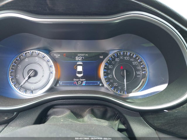 45178600 :رقم المزاد ، 1C3CCCCB2FN612672 vin ، 2015 Chrysler 200 C مزاد بيع