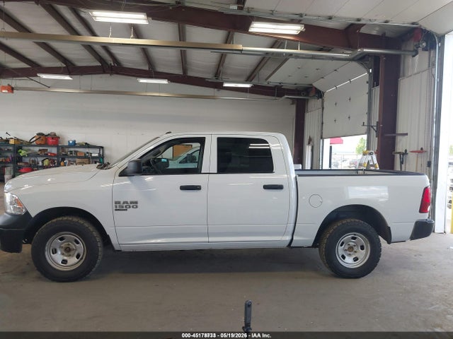 3C6RR7KG1LG242450 RAM 1500 Classic Tradesman 4x4 5&#039;7 Box