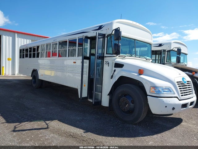 2015 1BAKGCPA8FF310028 main image