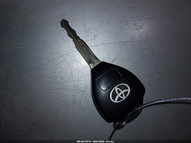 45178772 :رقم المزاد ، 4T1BF3EK1AU108135 vin ، 2010 Toyota Camry Le مزاد بيع